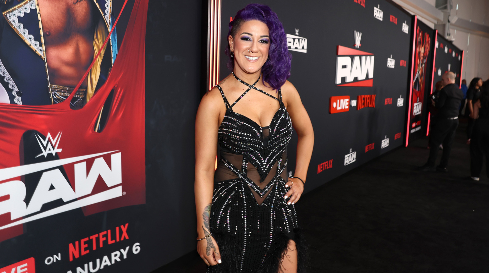 Resultados de WWE RAW 9/22 - Bayley se enfrenta a Roxanne Pérez, seis hombres sin partido de descalificación y más