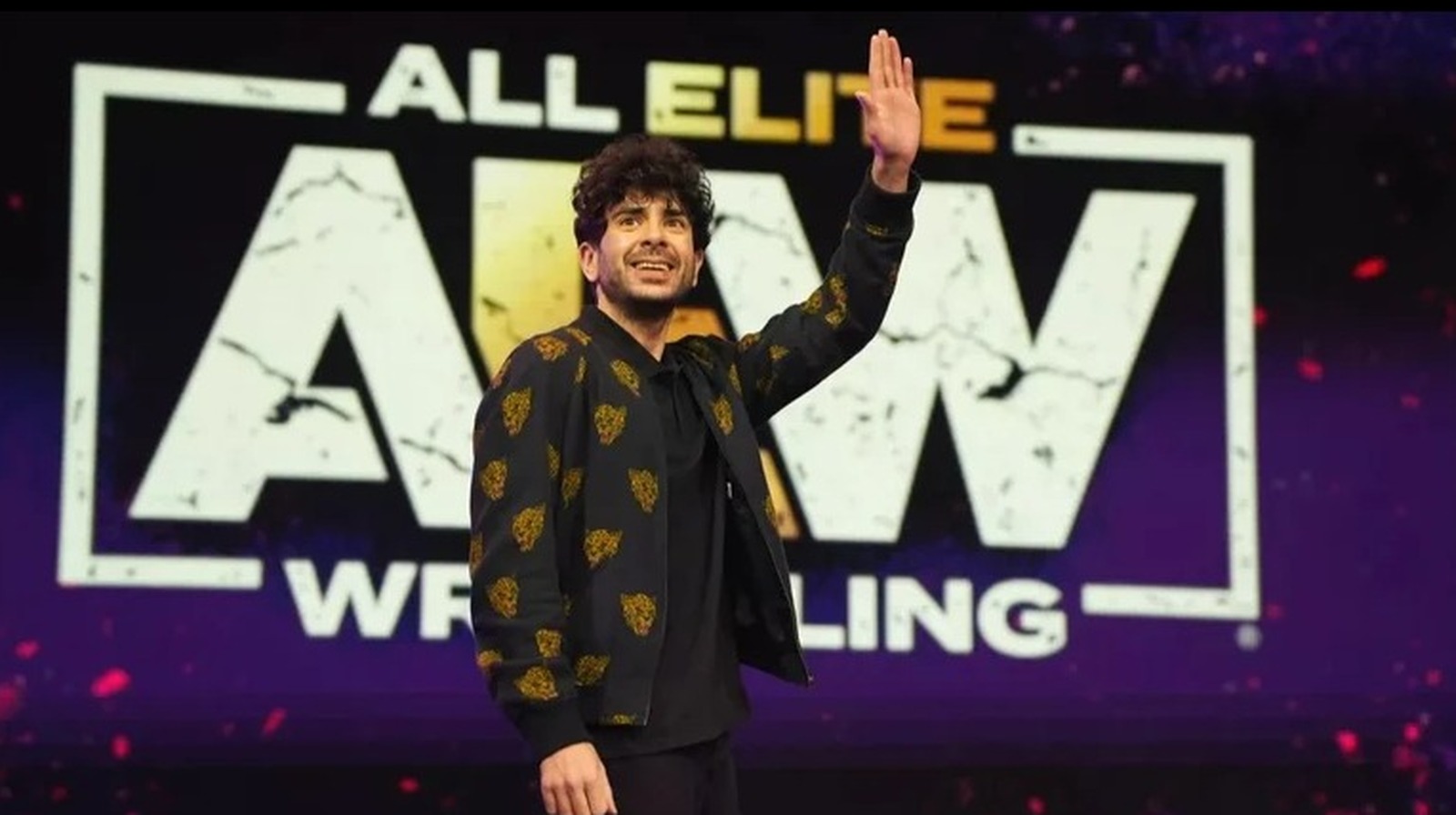 Según los informes, una estrella AEW planea trabajar todo con la nariz rota
