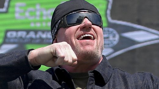 Undertaker se dirige a hablar de usar la influencia de la WWE para ayudar a la carrera de su esposa Michelle McCool