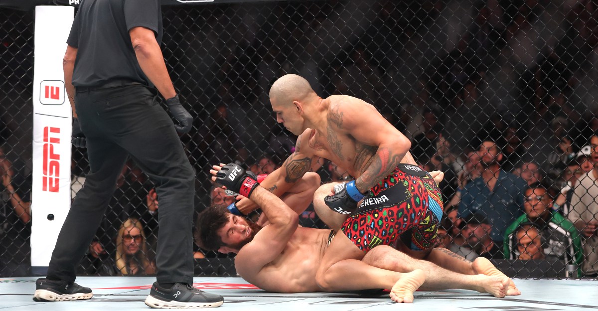 'El mejor luchador brasileño que jamás haya existido': los profesionales reaccionan ante el rápido Knockout de Alex Pereira UFC 320