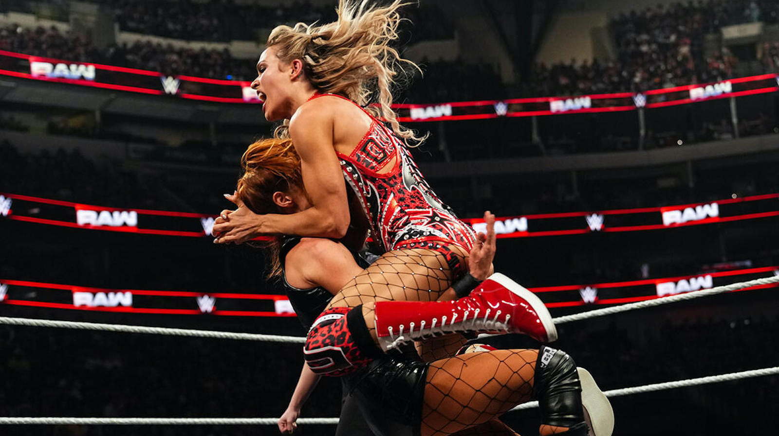 Becky Lynch pierde ante Maxxine Dupri por descalificación y mantiene el título IC femenino de la WWE en Raw
