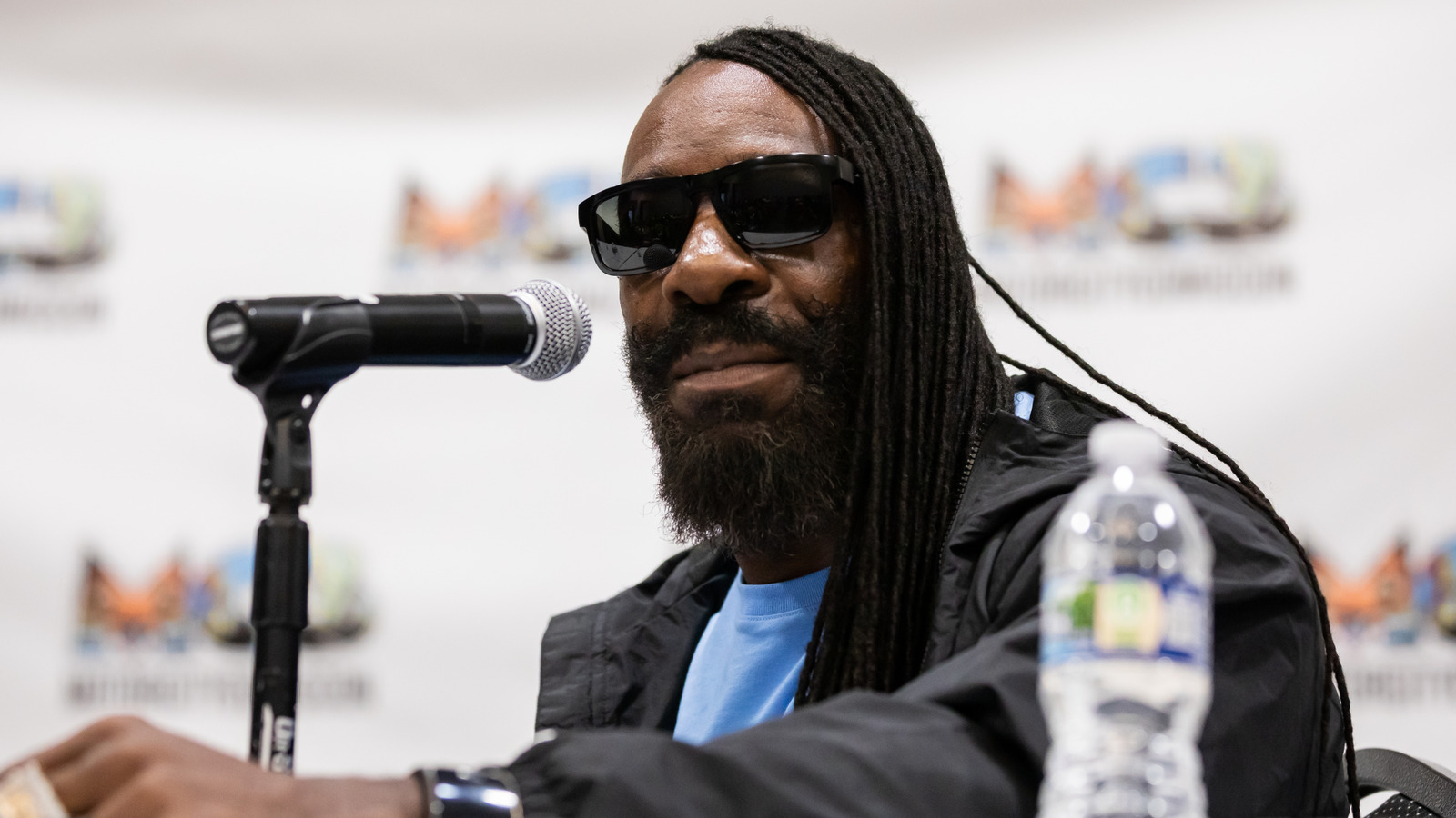 Booker T comenta sobre la reciente muerte de la ex estrella de la WWE Robert Horne, también conocido como Sir Mo