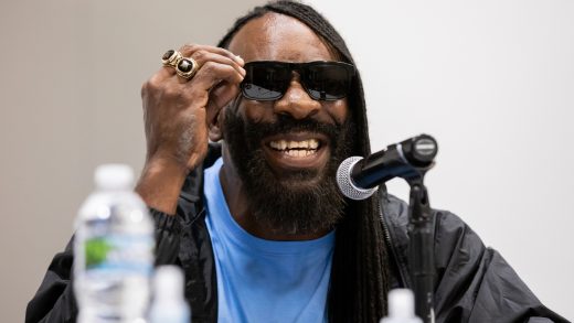 Booker T espera que esta ex estrella de la WWE tenga otra oportunidad debido al 'Raw Deal' por primera vez