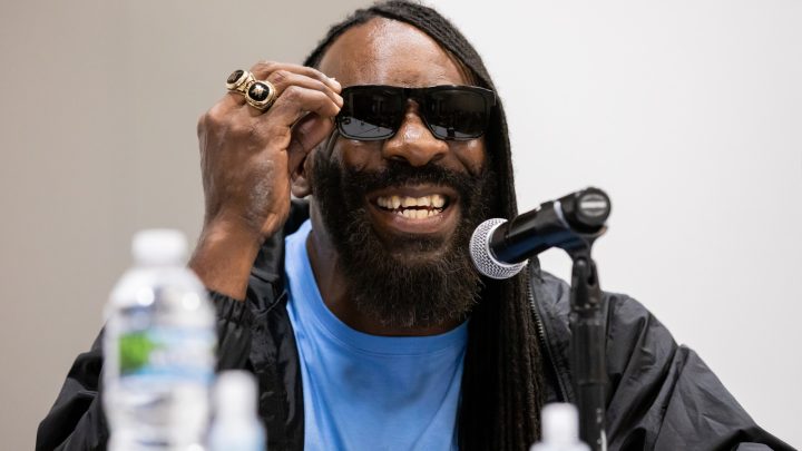 Booker T espera que esta ex estrella de la WWE tenga otra oportunidad debido al 'Raw Deal' por primera vez