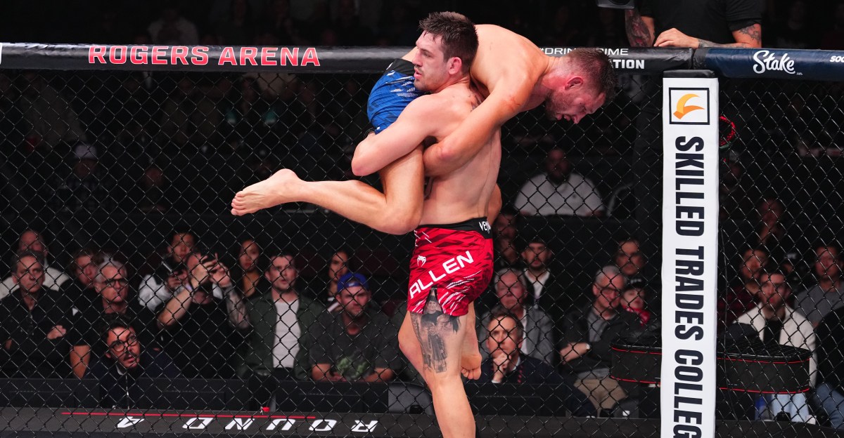 Brendan Allen rompe a Reinier de Ridder, el evento principal de UFC Vancouver se detuvo después de que 'RDR' no pudo continuar