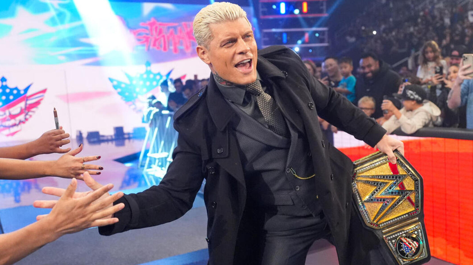 Cody Rhodes escapa de la improvisada lucha por el título de la WWE con Reign intacto
