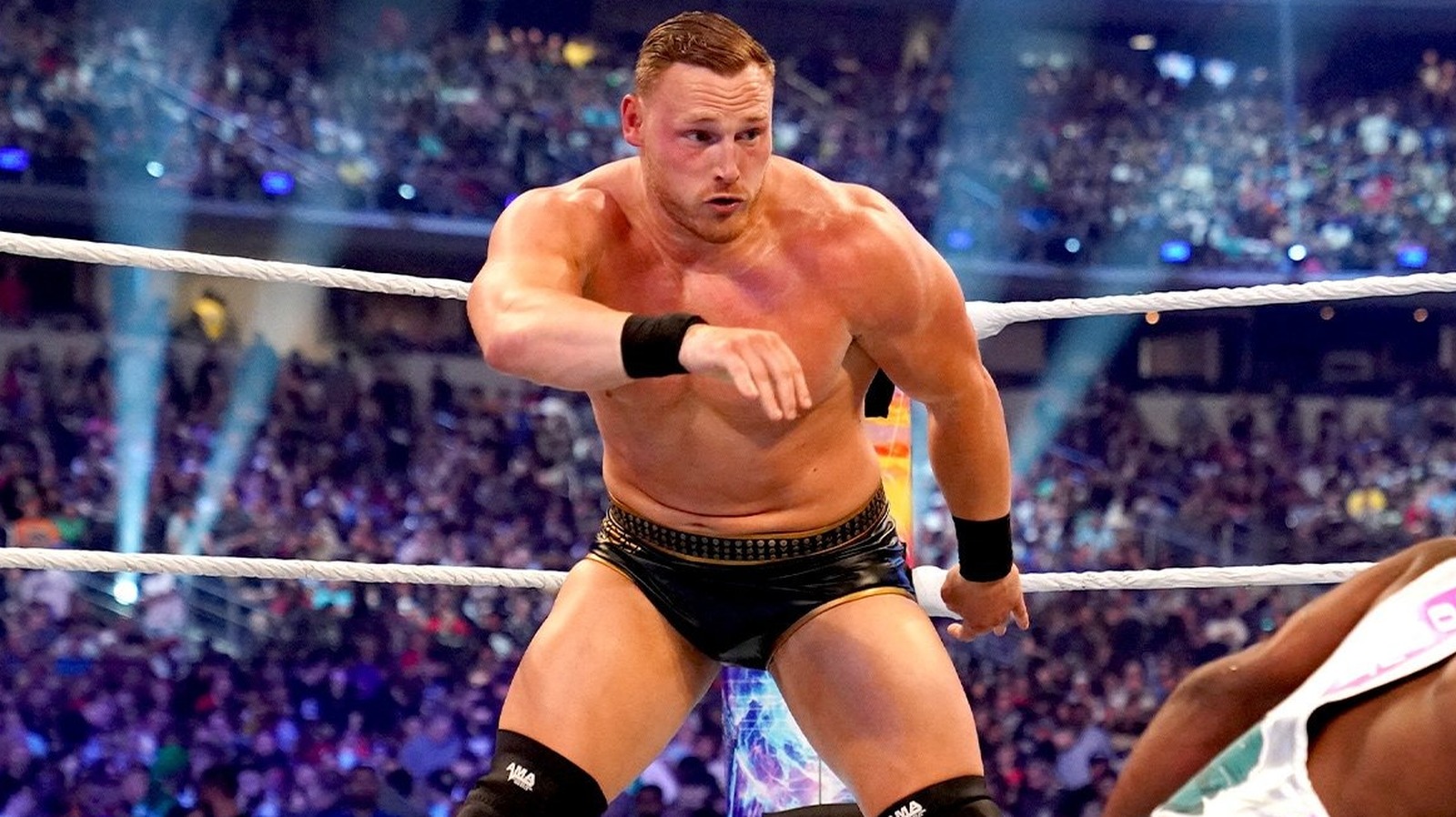 Detalles detrás del escenario sobre cómo WWE dejó que el contrato de Ridge Holland expirara durante la rehabilitación de lesiones