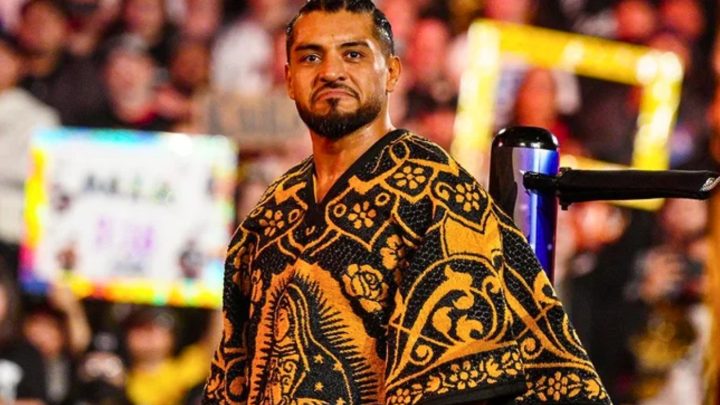 Detalles detrás del escenario sobre la firma de Santos Escobar de un nuevo contrato con la WWE por 'mucho dinero'