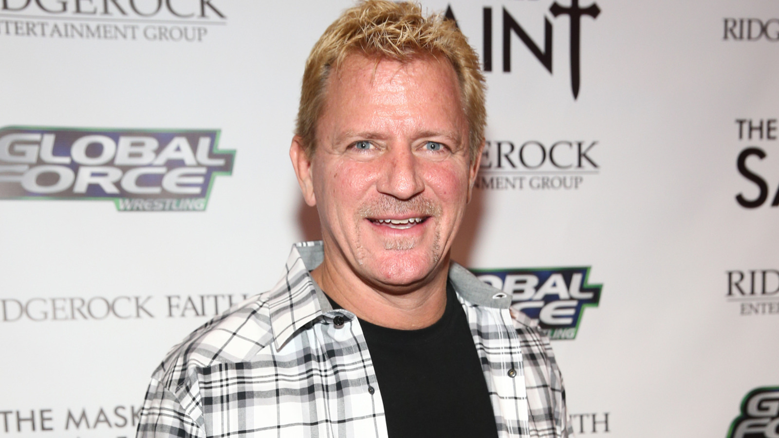 El HOFer de la WWE, Jeff Jarrett, felicita a la leyenda AAA