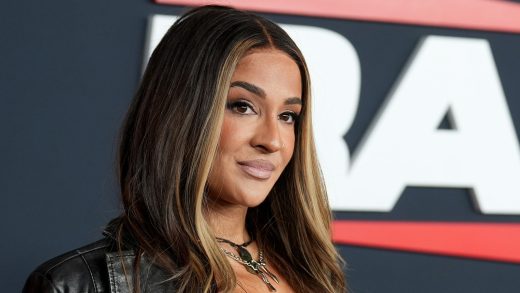 El diseñador de equipo de lucha libre parece estar haciendo algo nuevo para la ex estrella de la WWE Dakota Kai