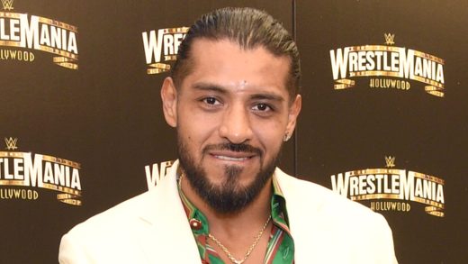 Informe detrás del escenario sobre la renovación de Santos Escobar con la WWE