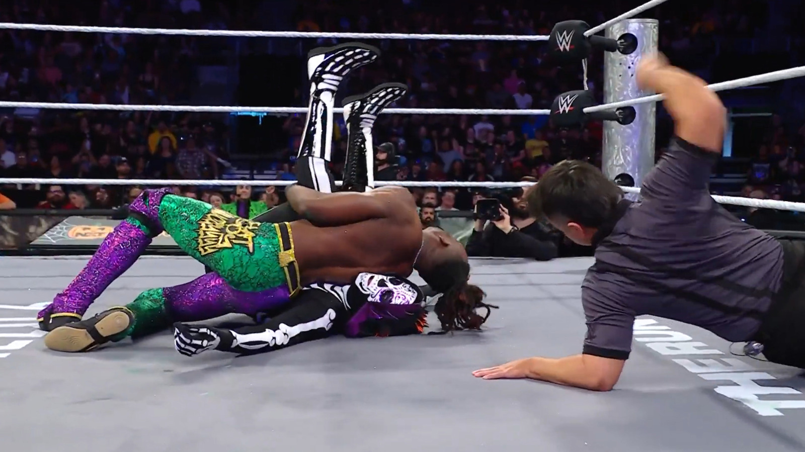 Je'Von Evans y Leon Slater vencieron a La Parka y Mr. Iguana de AAA en WWE NXT Halloween Havoc