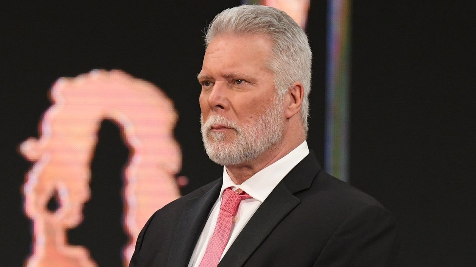 Kevin Nash pregunta con dos 'mujeres mentalmente inestables' en WWE Raw