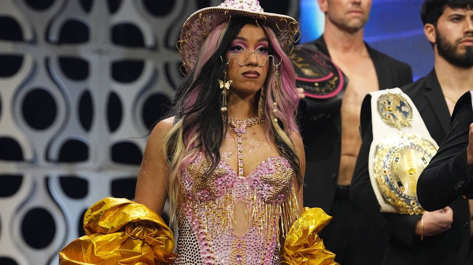 La campeona de AEW TBS Mercedes Mone defenderá el título mundial femenino de CMLL la próxima semana tras una colisión