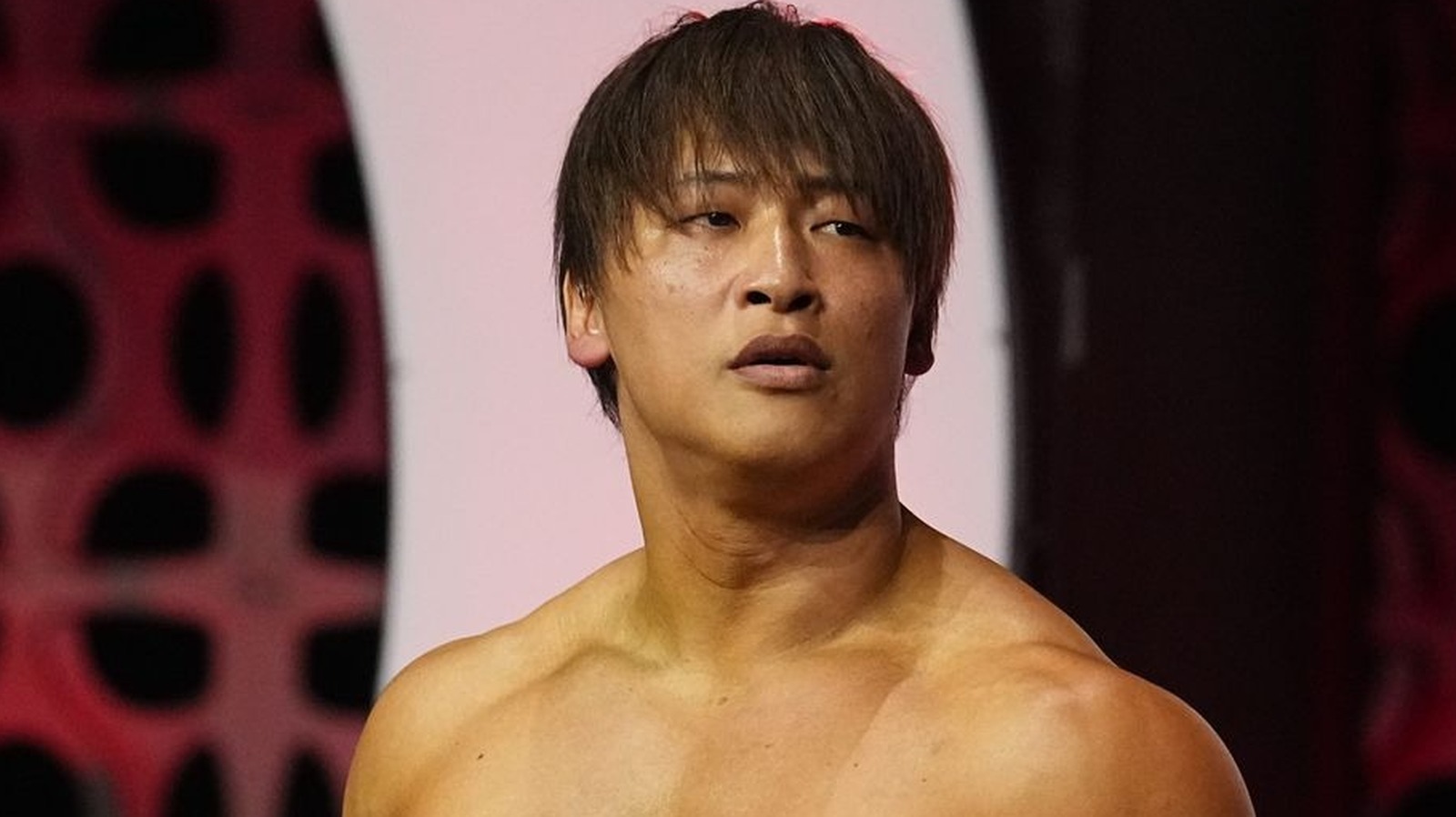 La estrella de AEW, Kota Ibushi, salió en camilla de la grabación de una colisión