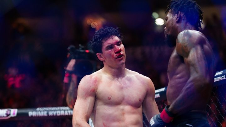 Mike Malott se alegra de que los golpes bajos no detuvieran la pelea en UFC Vancouver: "No pensé que fuera un mal tiro"