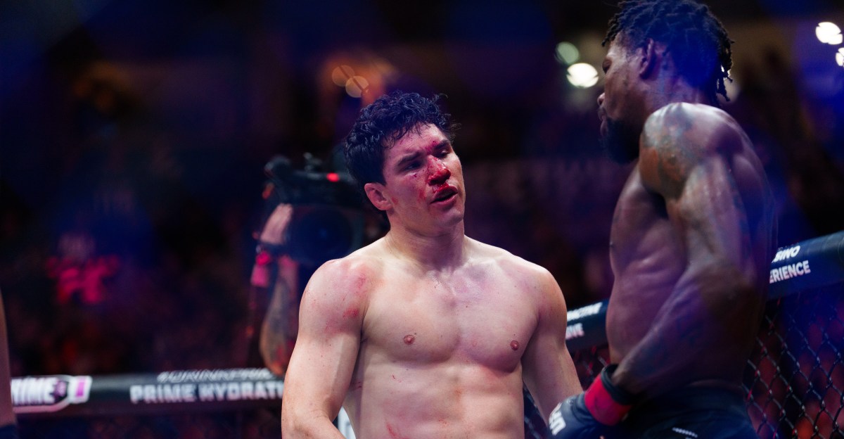 Mike Malott se alegra de que los golpes bajos no detuvieran la pelea en UFC Vancouver: "No pensé que fuera un mal tiro"