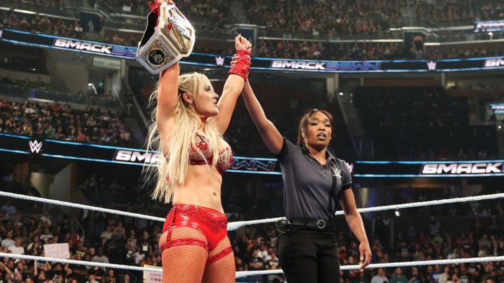 Noticias en detrás del escenario sobre lo que salió mal con el final en WWE SmackDown Título del título femenino