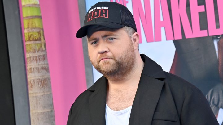 Paul Walter Hauser habla sobre el tribalismo de la lucha libre y contrasta a Tony Khan con Vince McMahon
