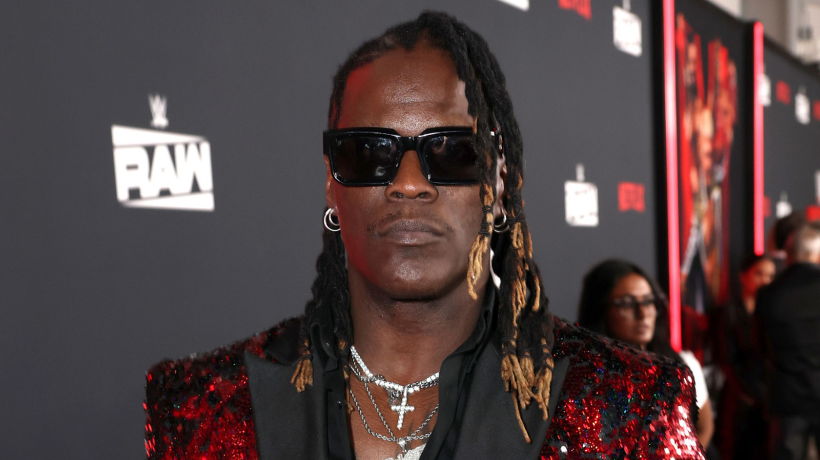 R-Truth comenta sobre cómo luchar contra John Cena dos veces durante su carrera de retiro de la WWE