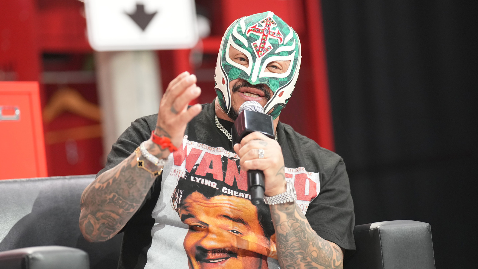 Se informa que WWE planea un 'gran impulso promocional' para un evento AAA con Rey Mysterio
