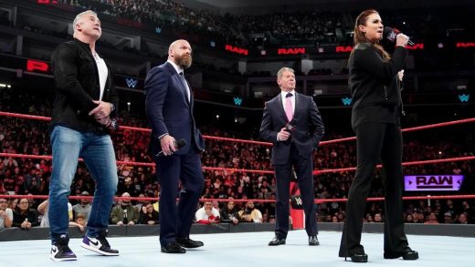 Stephanie McMahon de la WWE recuerda al padre de hablar de Vince a dejar su tren para luchar