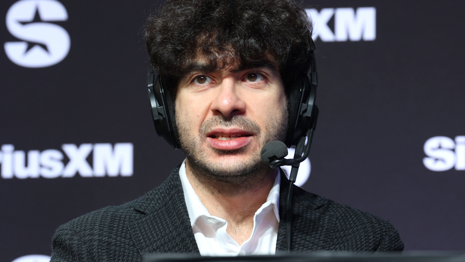 Tony Khan comenta sobre las estrellas ausentes de AEW, incluidas Andrade, Britt Baker y Chris Jericho