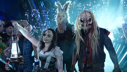 Wyatt Sicks de WWE se emociona al visitar el tributo de Firefly Fun House a Bray Wyatt