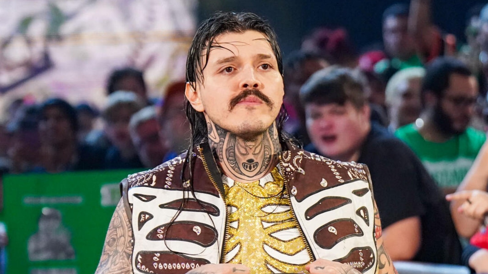 A Dominik Mysterio no le gusta su tema actual de la WWE y nombra la canción que preferiría usar