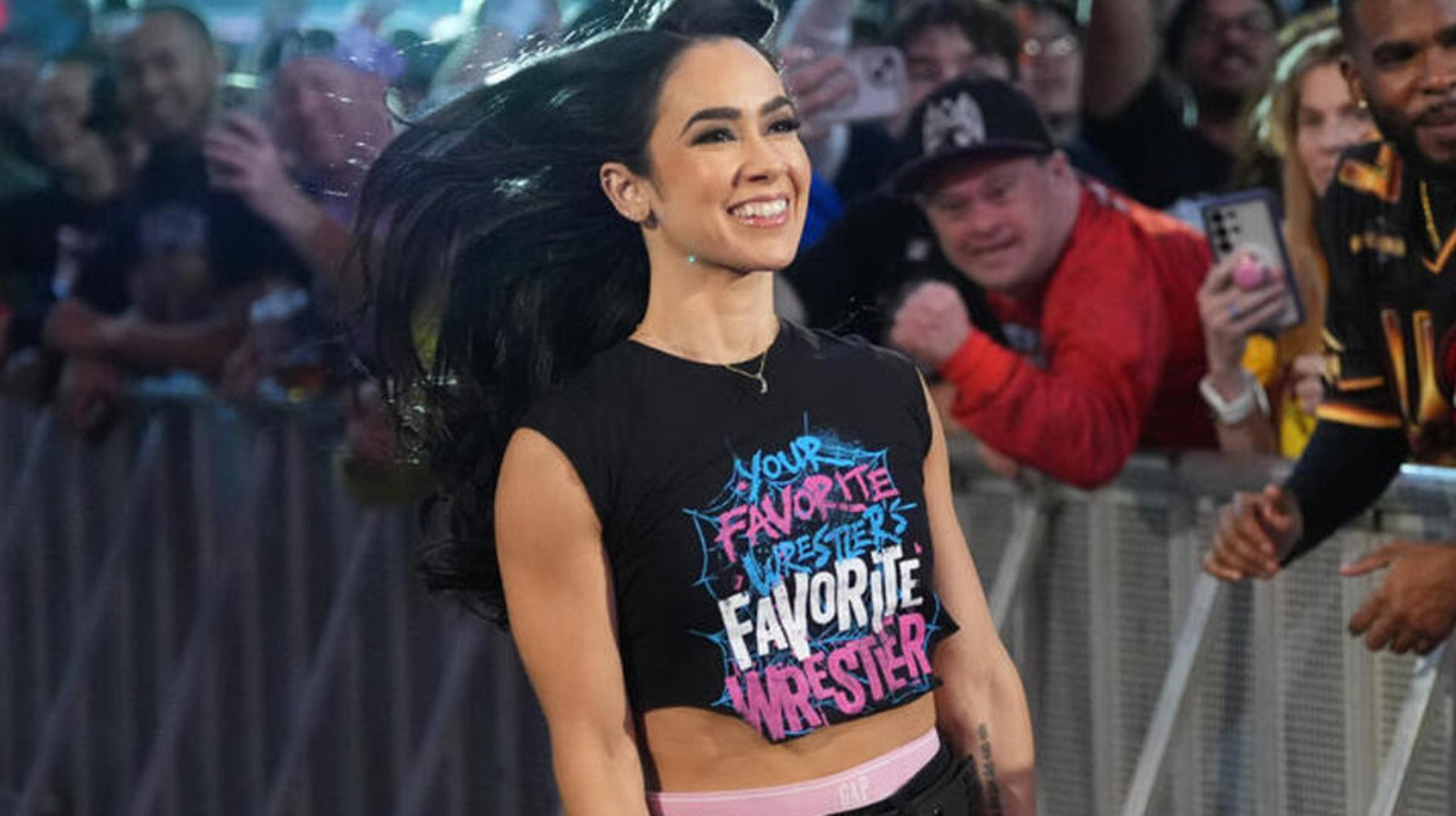 AJ Lee y Becky Lynch completan los equipos femeninos de WarGames, Flair se reincorpora a WWE SmackDown