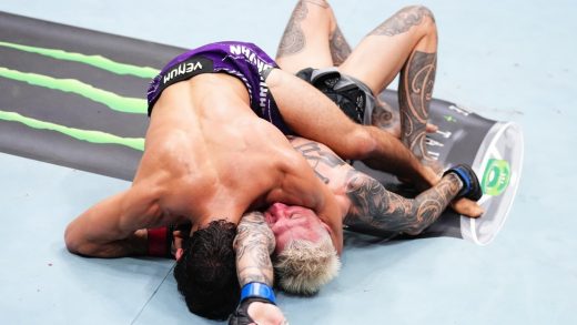 Arman Tsarukyan quiere que Ilia Topuria sea el siguiente después de acabar con Dan Hooker con un estrangulamiento de brazo en triángulo en el evento principal de UFC Qatar