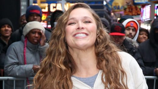 Booker T no cree que los fanáticos 'abracen' a la ex estrella de la WWE Ronda Rousey nunca más