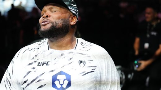 Chris Barnett entre varios luchadores liberados por UFC