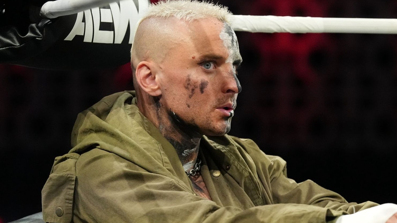 Darby Allin ayuda al equipo AEW a obtener la ventaja Blood & Guts, se determina la ventaja de las mujeres
