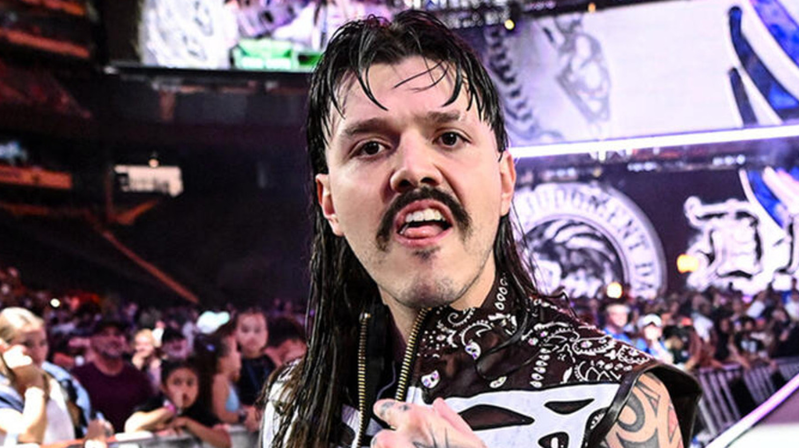 Dominik Mysterio recuerda el segmento de WWE Raw que provocó que los funcionarios le emitieran una advertencia