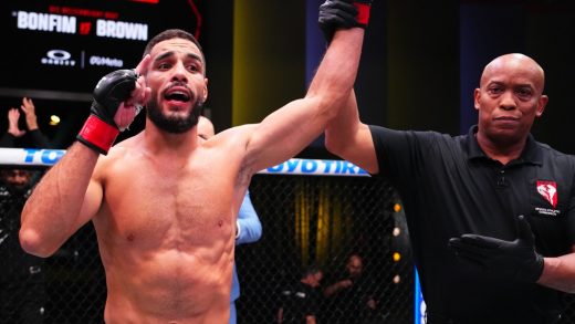 Gabriel Bonfim aplasta a Randy Brown con un nocaut de rodilla para ganar el evento principal de UFC Vegas 111