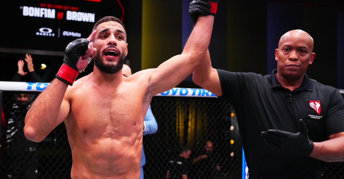 Gabriel Bonfim aplasta a Randy Brown con un nocaut de rodilla para ganar el evento principal de UFC Vegas 111