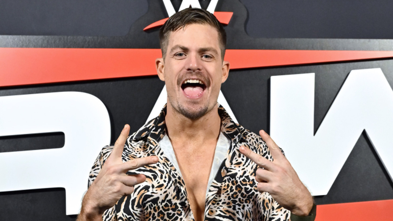 Grayson Waller revela que no es fanático de WWE Unreal