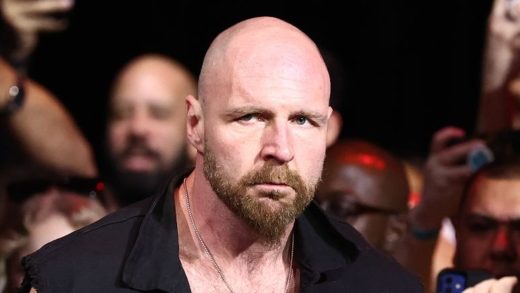 Kyle Fletcher identifica a Jon Moxley y otra estrella de AEW como líderes detrás del escenario