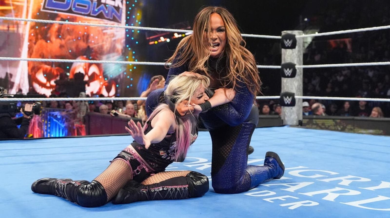 La estrella de WWE NXT regresa a SmackDown y une fuerzas con Nia Jax vs. Campeones en parejas femeninos