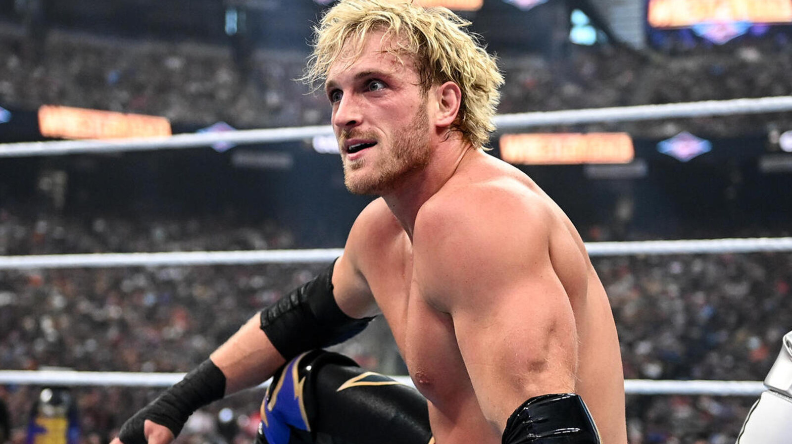 Logan Paul une fuerzas a regañadientes con CM Punk en un posible giro de Babyface en WWE Raw