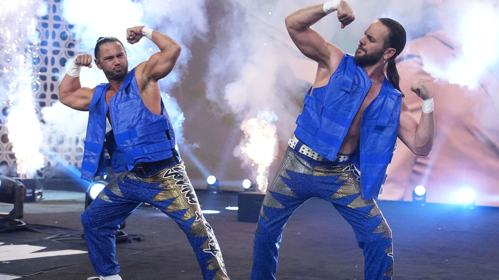 Los Young Bucks se reúnen con Kenny Omega y obtienen una victoria millonaria en AEW Full Gear