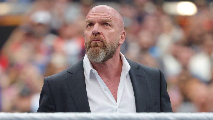 Se informa que el miembro del Salón de la Fama de la WWE está detrás del escenario en Raw de esta noche, posiblemente listo para regresar