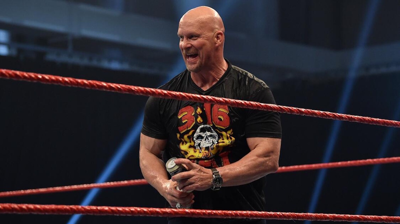 Steve Austin, HOFer de la WWE, buscó 'el fondo de una botella' después de su retiro
