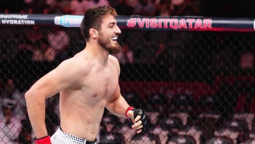 Video de UFC Qatar: Abdul-Rakhman Yakhyaev supera a Raffael Cerqueira para una sumisión récord