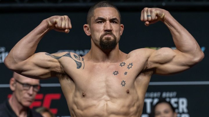 El ex campeón de UFC Robert Whittaker se burla de "potencialmente" pasar al peso semipesado