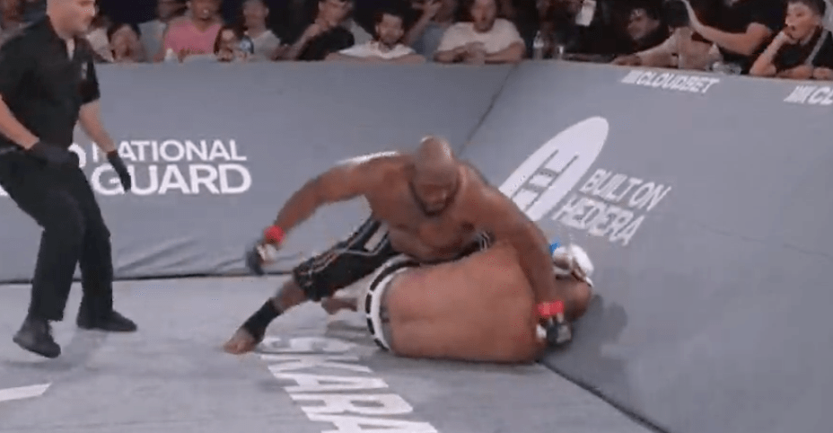 Video de Karate Combat 58: Chris Barnett obtiene una loca victoria por nocaut en 61 segundos en la primera pelea desde el lanzamiento de UFC