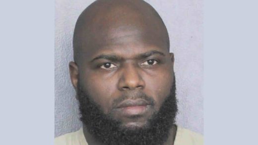 El ex peleador de UFC Jairzinho Rozenstruik arrestado por delito grave de encarcelamiento falso