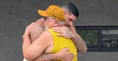 Video: El campeón de UFC Alex Pereira hace llorar a su padre por el regalo