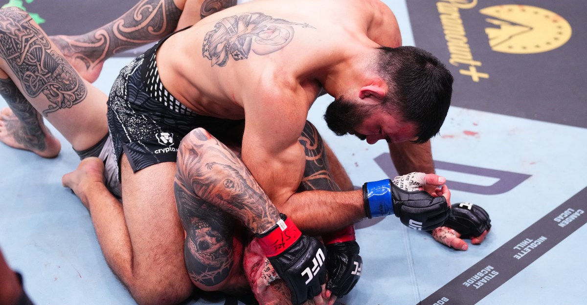 Video de UFC 325: Benoit Saint Denis ataca a Dan Hooker con un suelo feroz y golpea para finalizar el segundo asalto